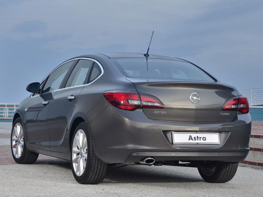  Opel Astra Sedan 2013 года  (ZA) (фото 9 из 24)